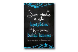 QUADRO DECORATIVO 39X28CM (BEM VINDO A ESTE HOSPICIO AQUI SOMOS  TODOS LOUCOS UNS PELOS OUTROS )REF-QQPR012