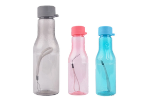 SQUEEZE DE PLASTICO 600ML COM TAMPA REF-WX7495 REF-135